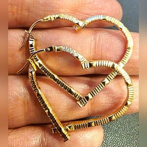 💕18k Gold Heart Hoop Earrings